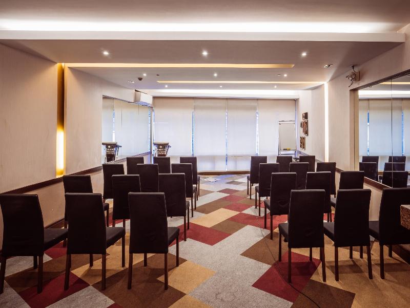 Ramada by Wyndham Manila Central image