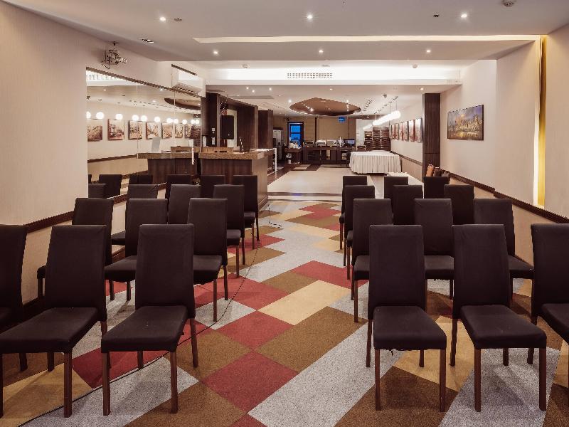 Ramada by Wyndham Manila Central image