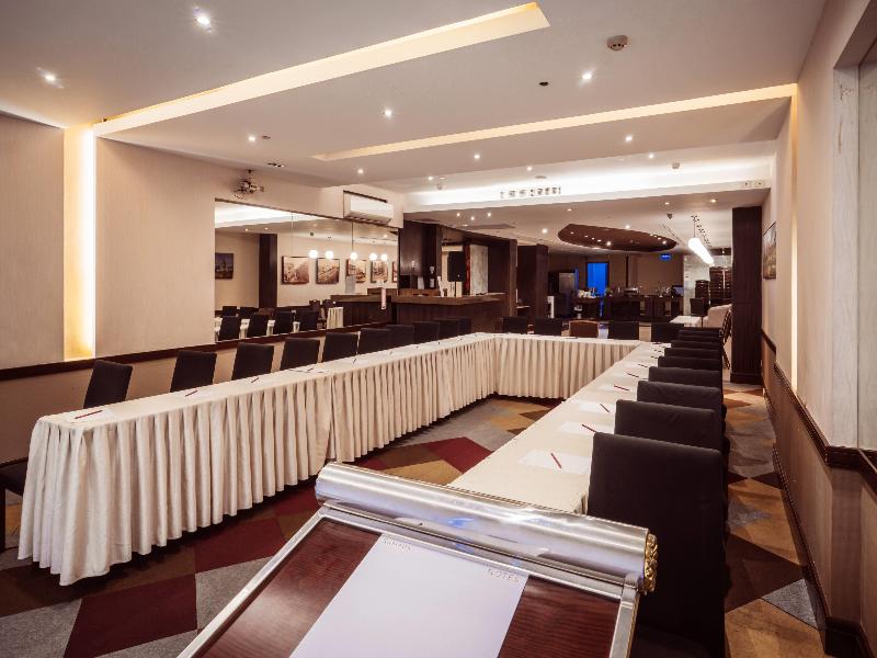 Ramada by Wyndham Manila Central image