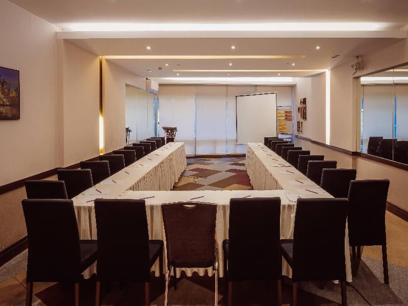 Ramada by Wyndham Manila Central image