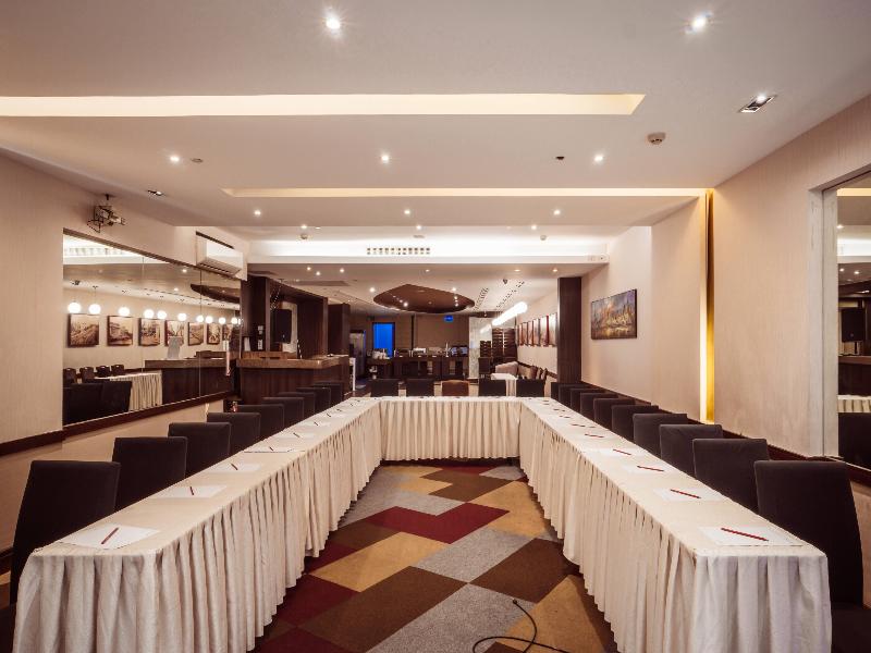Ramada by Wyndham Manila Central image
