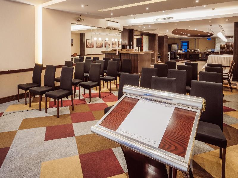 Ramada by Wyndham Manila Central image