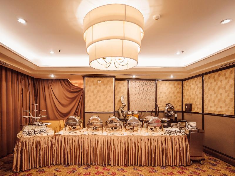 Ramada by Wyndham Manila Central image