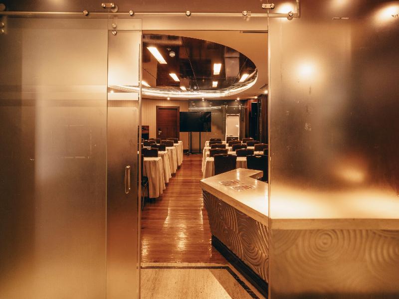 Ramada by Wyndham Manila Central image