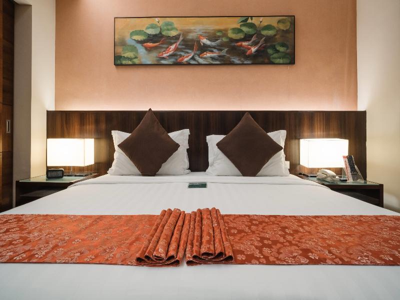 Ramada by Wyndham Manila Central image