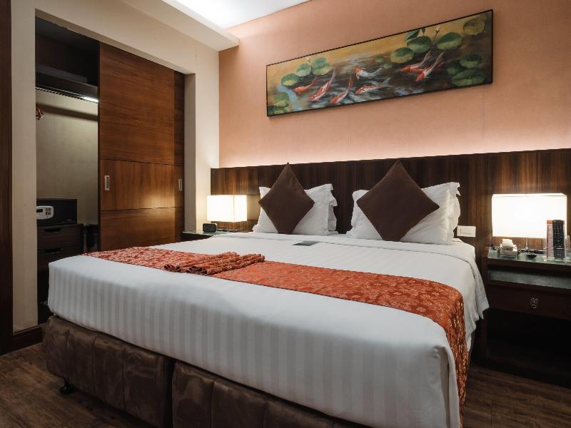 Ramada by Wyndham Manila Central image