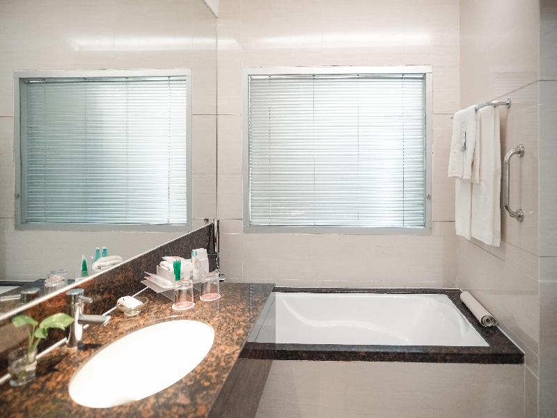 Ramada by Wyndham Manila Central image