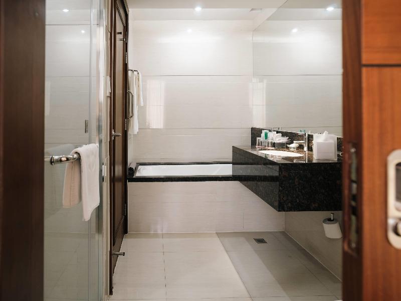 Ramada by Wyndham Manila Central image