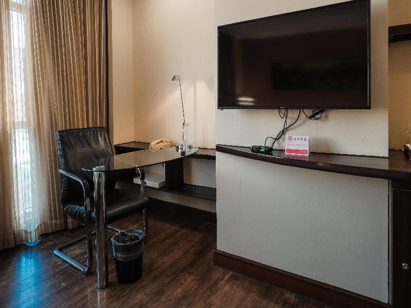 Ramada by Wyndham Manila Central image