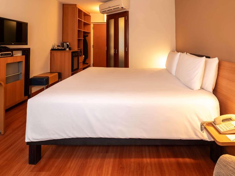 Novotel Lima San Isidro image