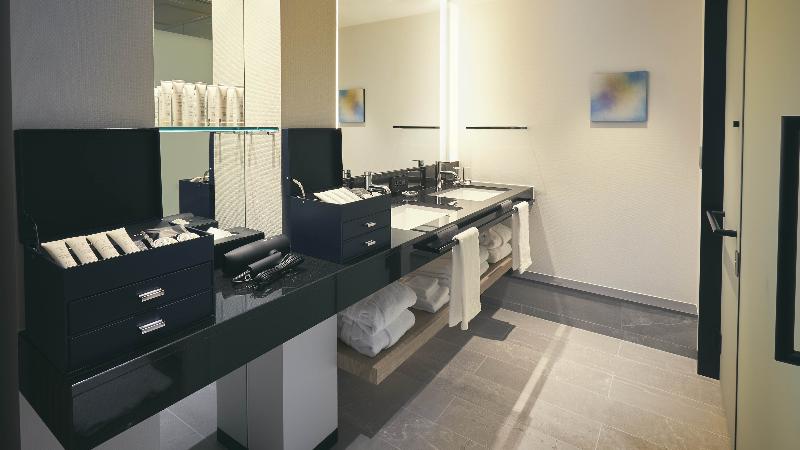 Hotel New Otani Osaka image