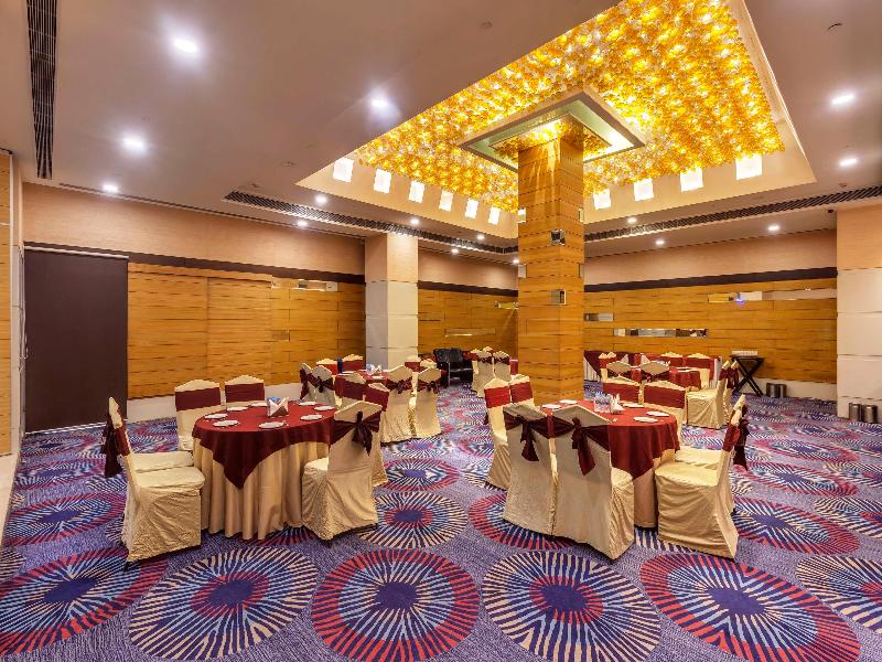 Golden Tulip Essential image