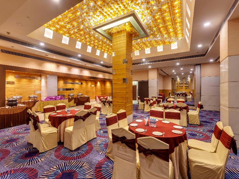 Golden Tulip Essential image