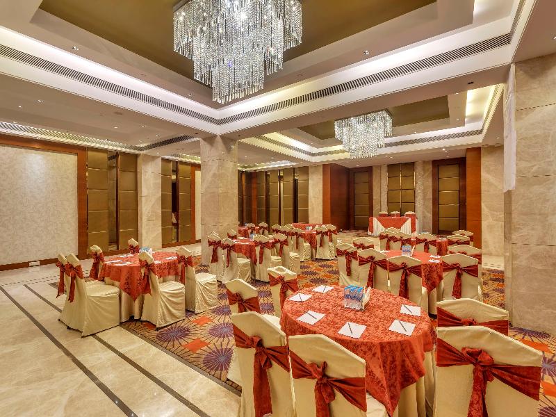 Golden Tulip Essential image