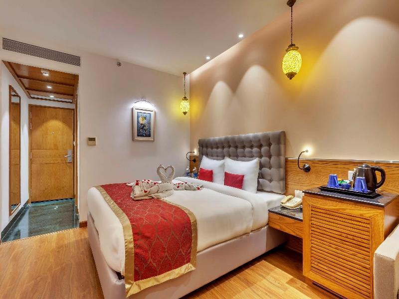 Golden Tulip Essential image