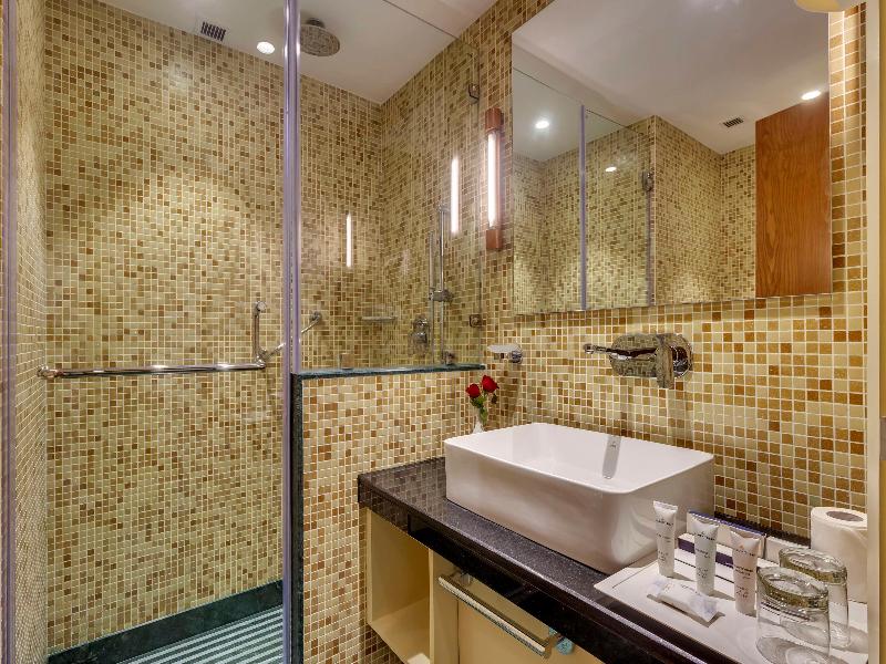 Golden Tulip Essential image