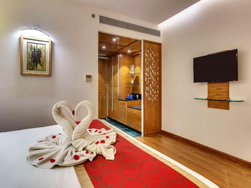 Golden Tulip Essential image