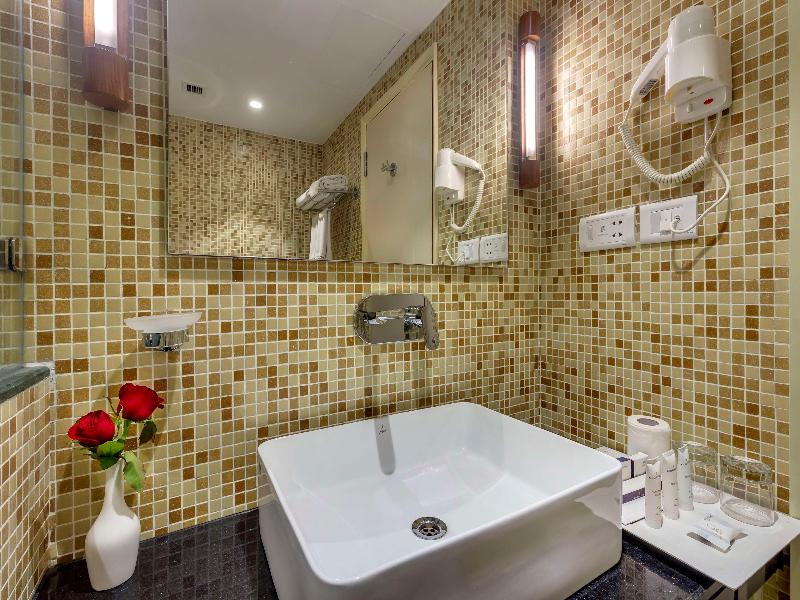Golden Tulip Essential image
