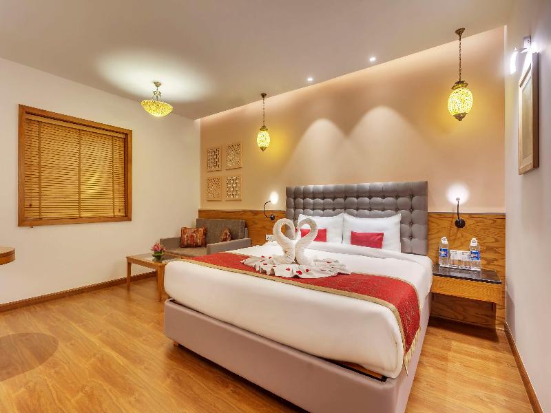 Golden Tulip Essential image