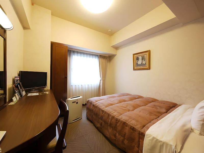 Hotel Route Inn Yokohama Bashamichi image