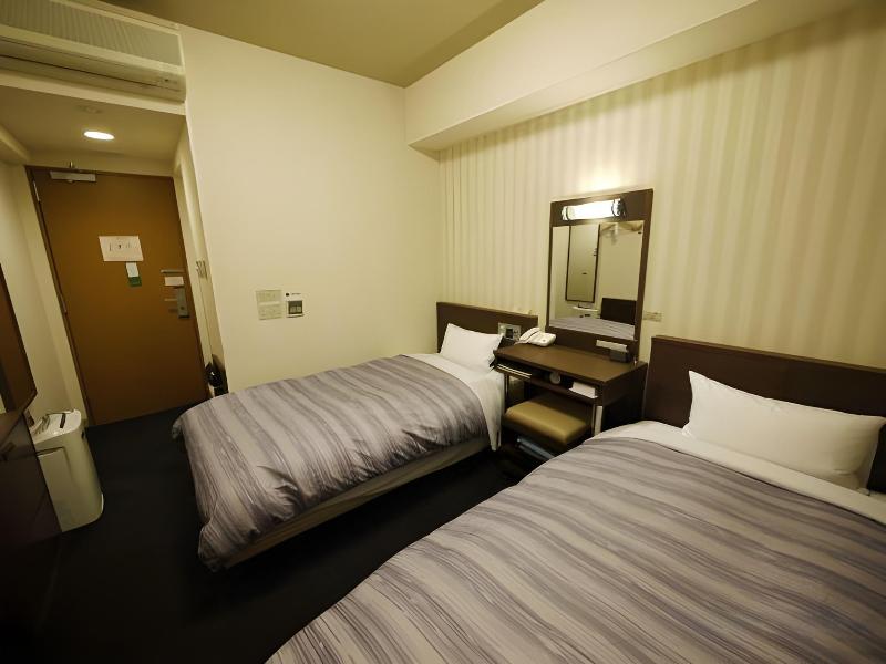 Hotel Route Inn Yokohama Bashamichi image