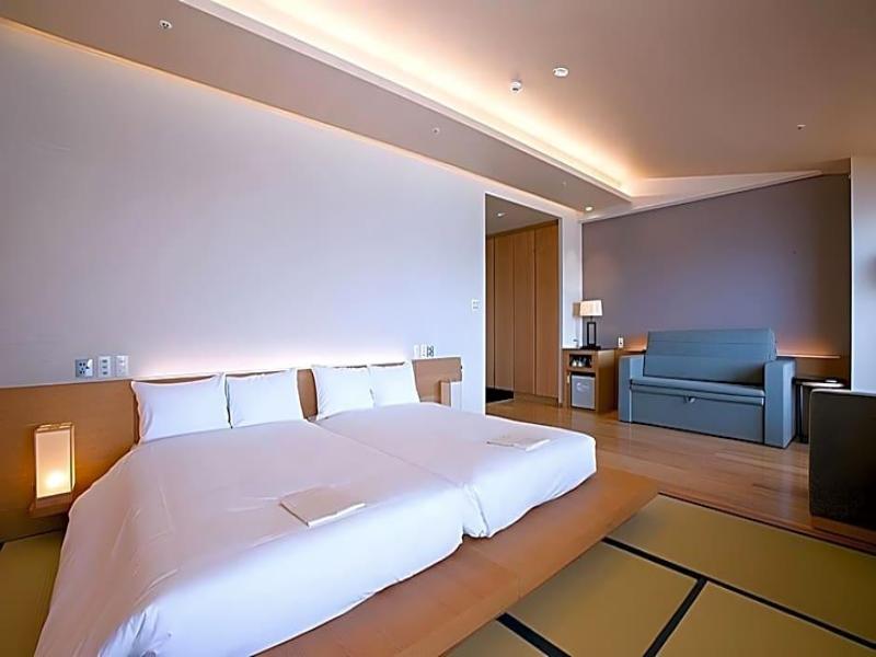 Clayton Bay Hotel image