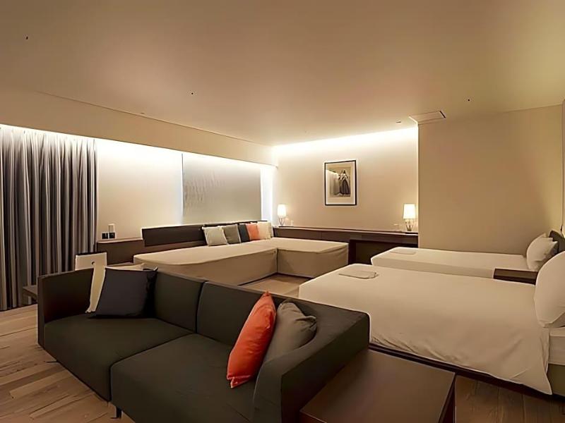 Clayton Bay Hotel image