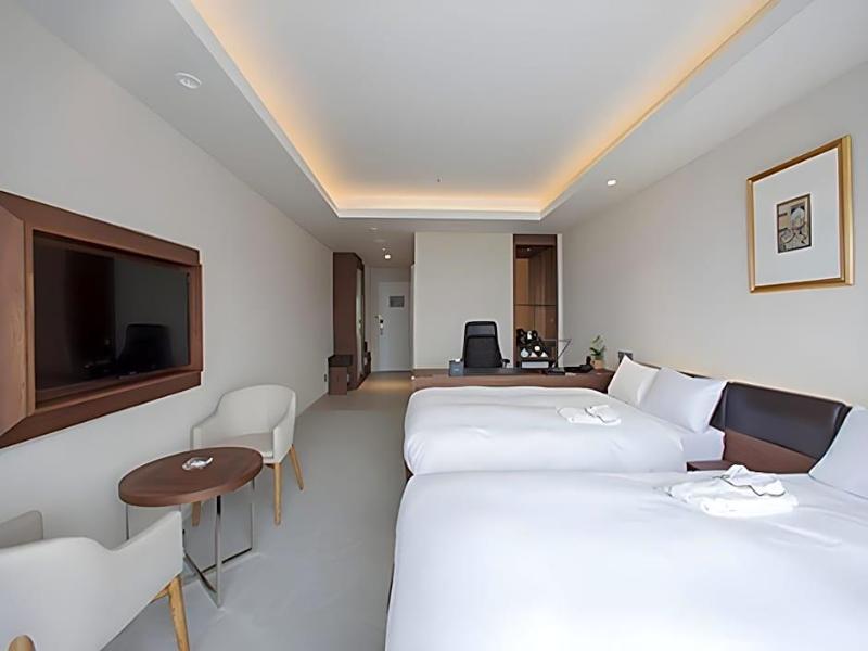 Clayton Bay Hotel image