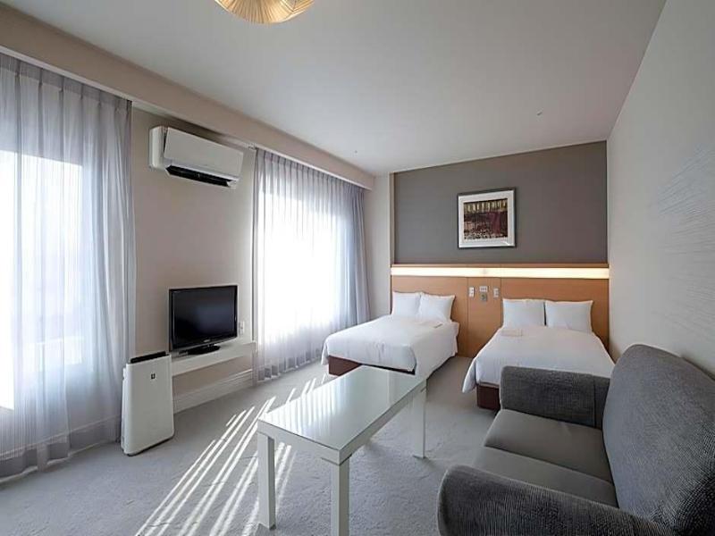 Clayton Bay Hotel image