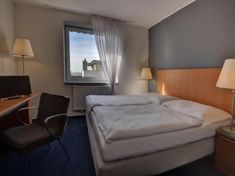 Henrietta Hotel image