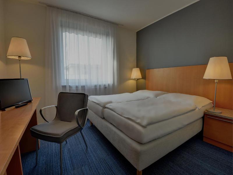 Henrietta Hotel image