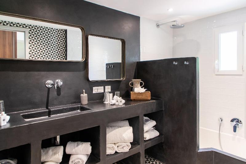 Font Mourier Hotel image