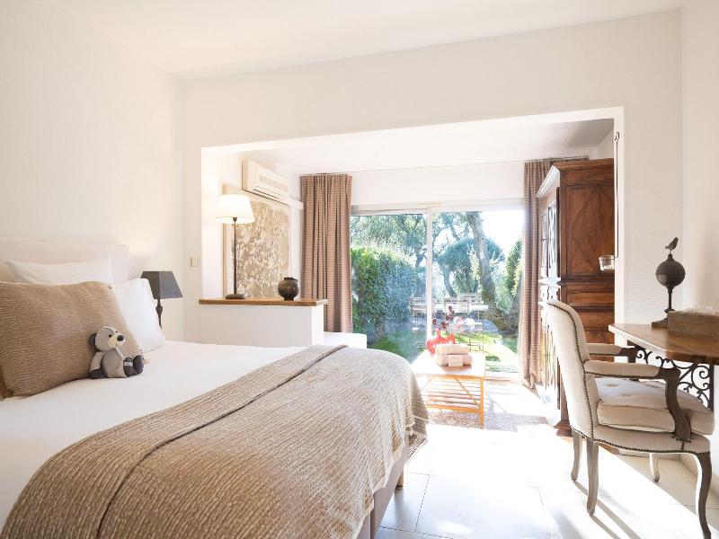 Font Mourier Hotel image