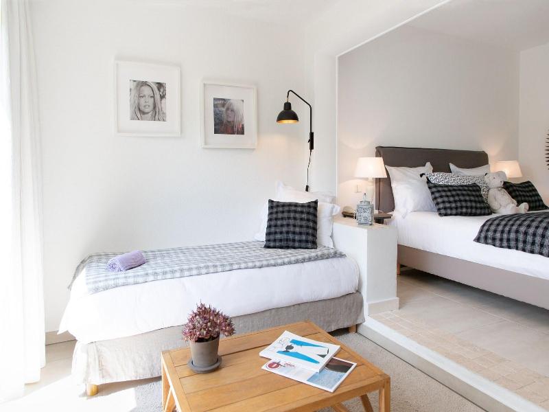 Font Mourier Hotel image