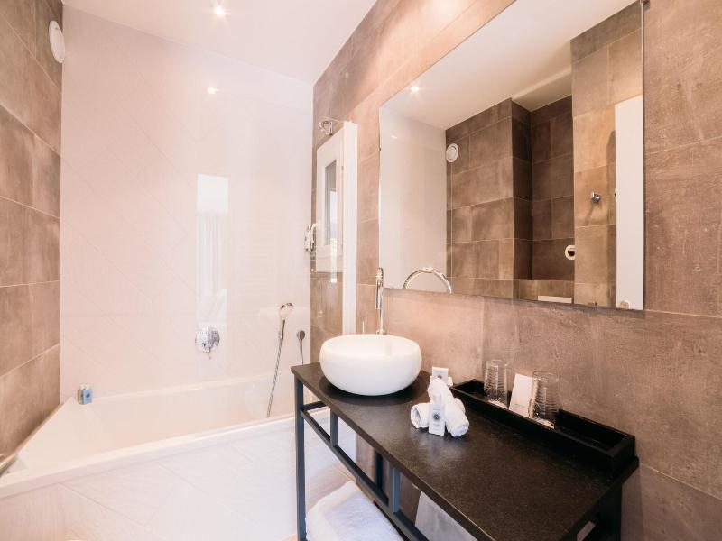 Font Mourier Hotel image