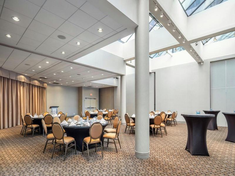 Sheraton Vancouver Guildford Hotel image