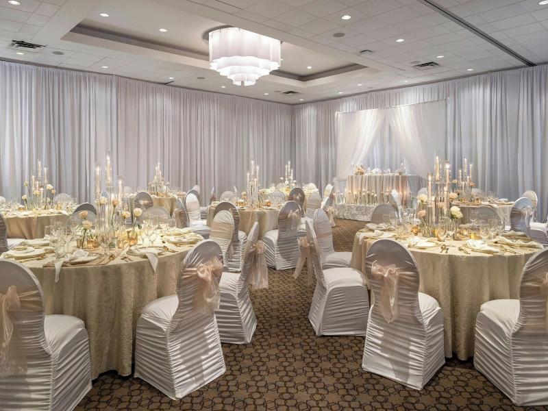 Sheraton Vancouver Guildford Hotel image