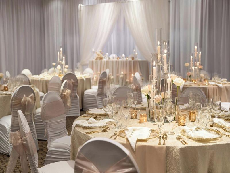Sheraton Vancouver Guildford Hotel image