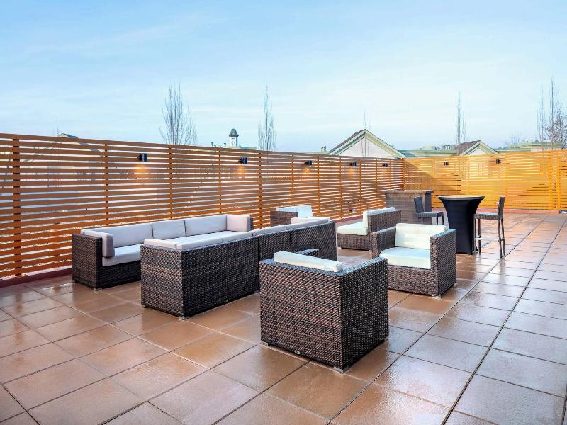 Sheraton Vancouver Guildford Hotel image