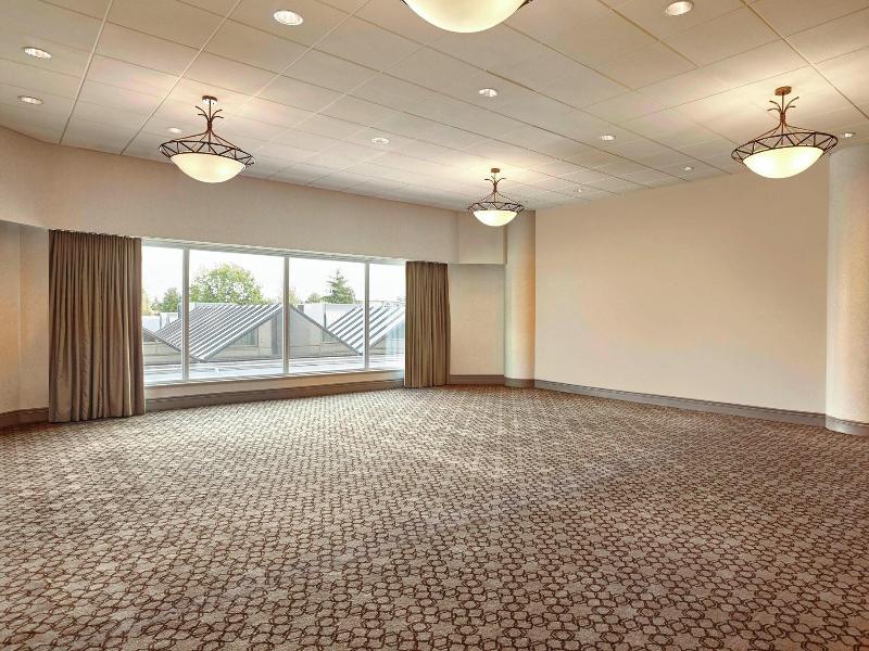 Sheraton Vancouver Guildford Hotel image