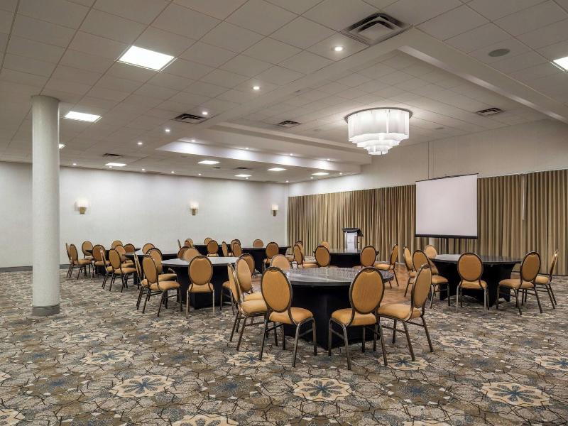 Sheraton Vancouver Guildford Hotel image