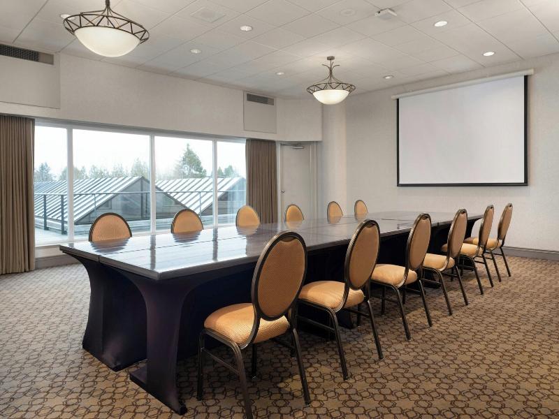 Sheraton Vancouver Guildford Hotel image