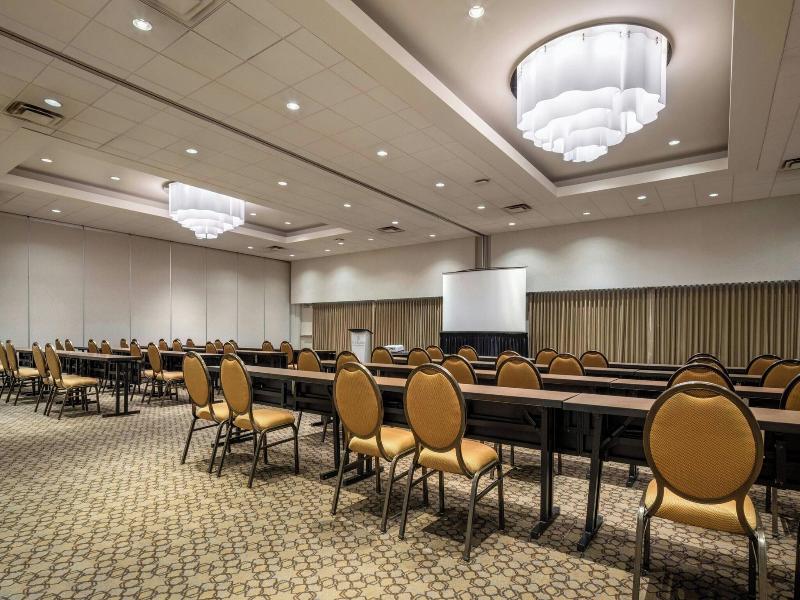 Sheraton Vancouver Guildford Hotel image
