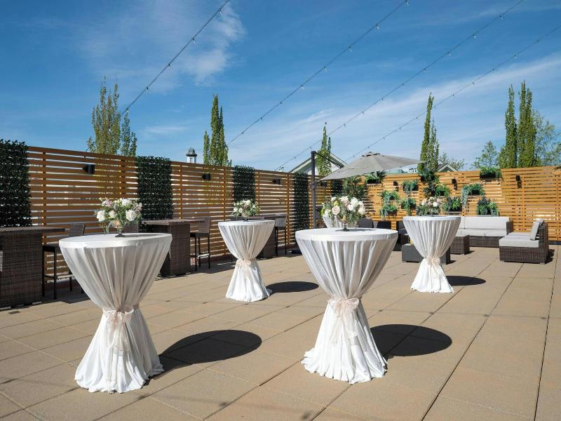 Sheraton Vancouver Guildford Hotel image