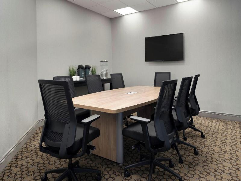 Sheraton Vancouver Guildford Hotel image