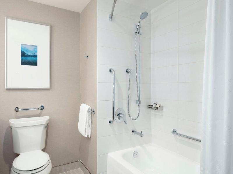 Sheraton Vancouver Guildford Hotel image