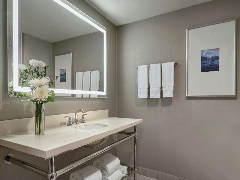 Sheraton Vancouver Guildford Hotel image