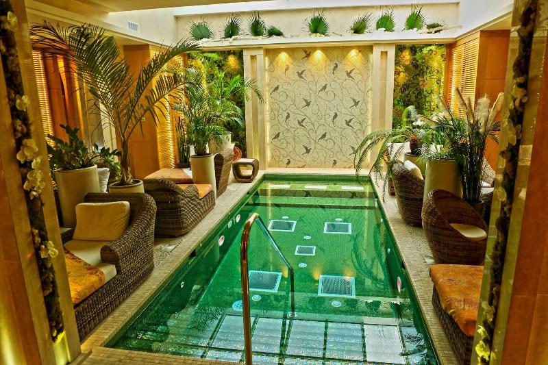 Hostellerie La Farandole image