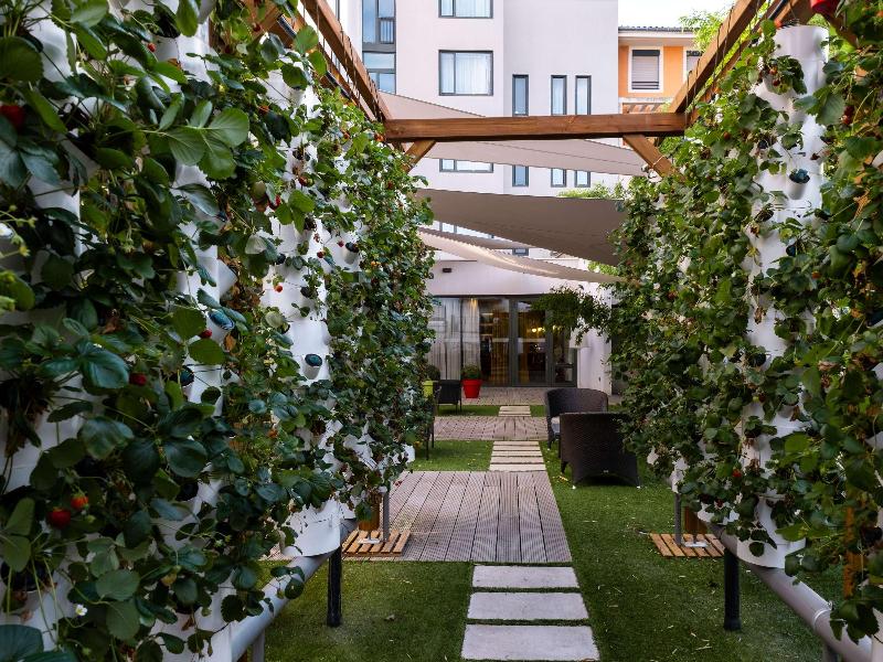 Hôtel Mercure Villefranche-en-Beaujolais - Ici  image