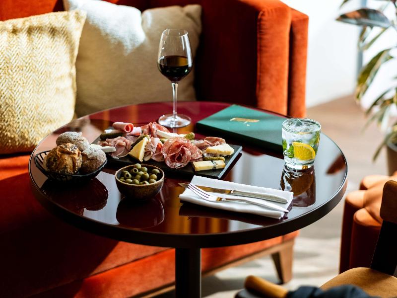 Hôtel Mercure Villefranche-en-Beaujolais - Ici  image